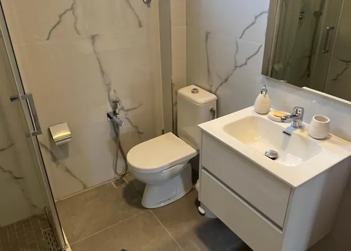 Irena And Papi's Warm アパート *