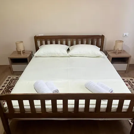 Irena And Papi's Warm Апартаменты Тирана