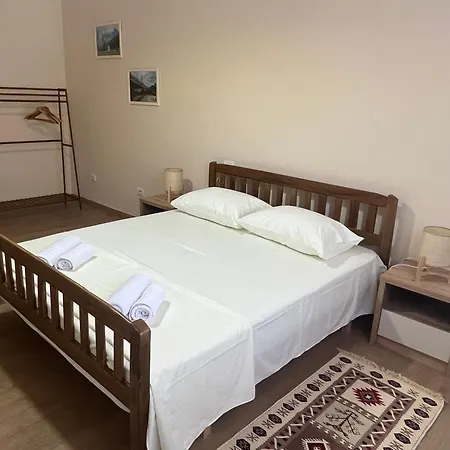 Irena And Papi's Warm Апартаменты Тирана