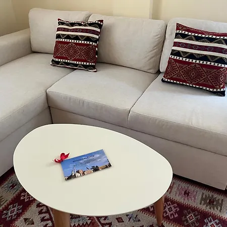 Irena And Papi's Warm Apartment Tirana