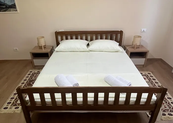 Irena And Papi's Warm Апартаменты Тирана