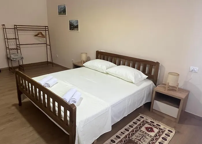 Irena And Papi's Warm Апартаменты Тирана