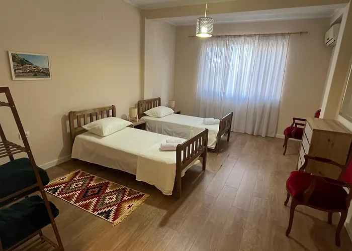 Irena And Papi's Warm Апартаменты Тирана